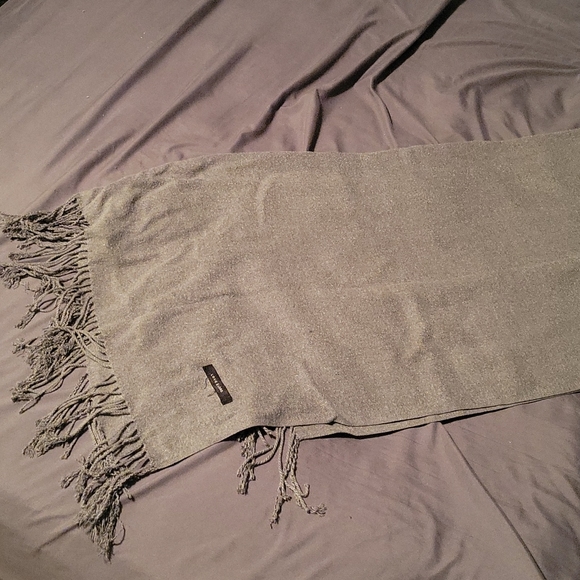 Scarves - Picture 4 of 4